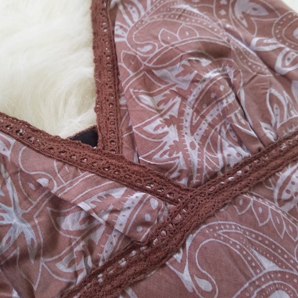 Brown Paisley Print V-Neck Tank Top w/ Ruffles - Picture 3 of 8